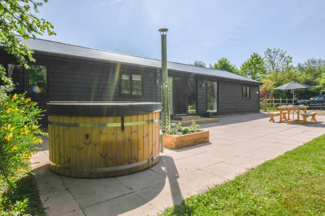 The Piglets Villa Woodbridge Exterior foto